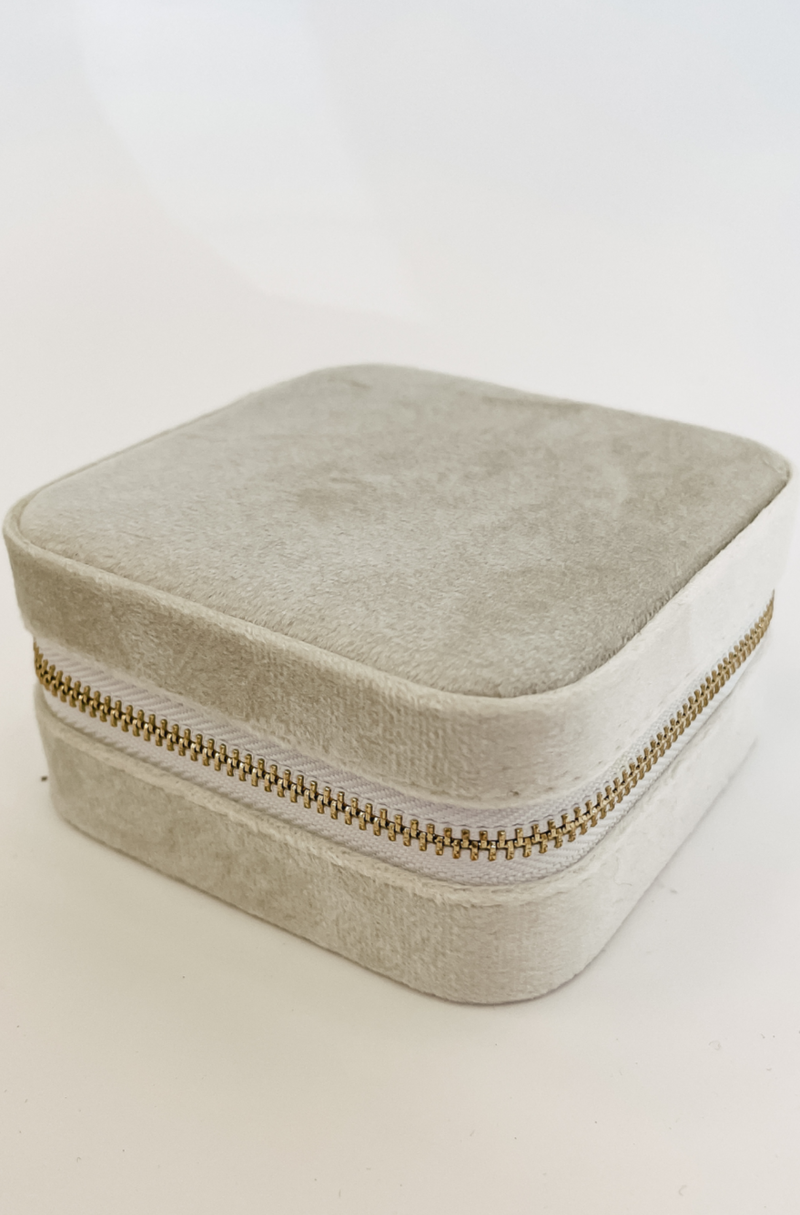 Eloise Velvet Jewelry Case